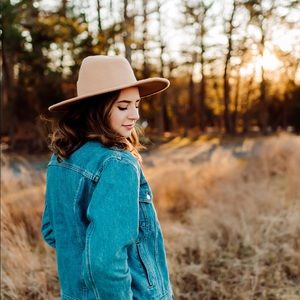 Meet your Posher, Hannah